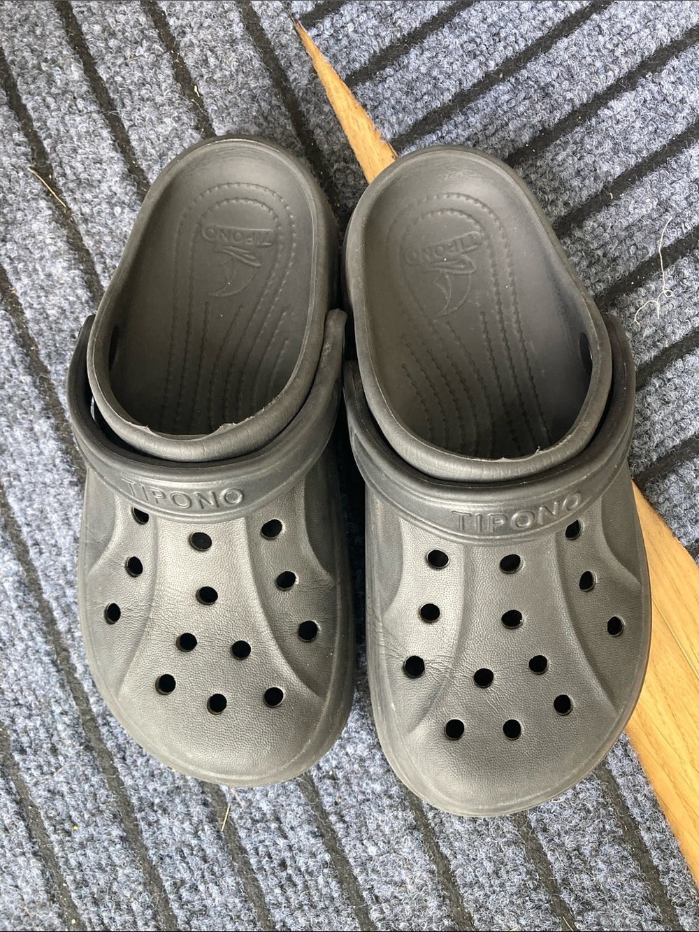 Kids' Black Comfort Clogs